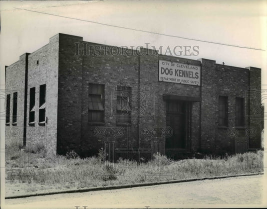 1945 New Dog Kennel, W 32 & Clark  - Historic Images