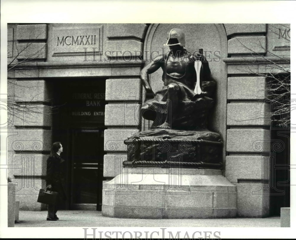 1988 Press Photo E. 6th &amp; Superior Front of Federal Reserve Bank Building - Historic Images