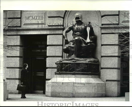 1988 Press Photo E. 6th & Superior Front of Federal Reserve Bank Building - Historic Images