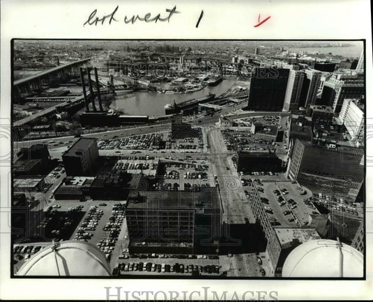 1985 Press Photo Air view of Downtown Cleveland - Historic Images