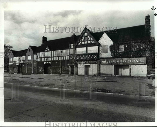 1985 Press Photo Vandalized Bldg at 140th & Abel Ave., Milverton Square - Historic Images
