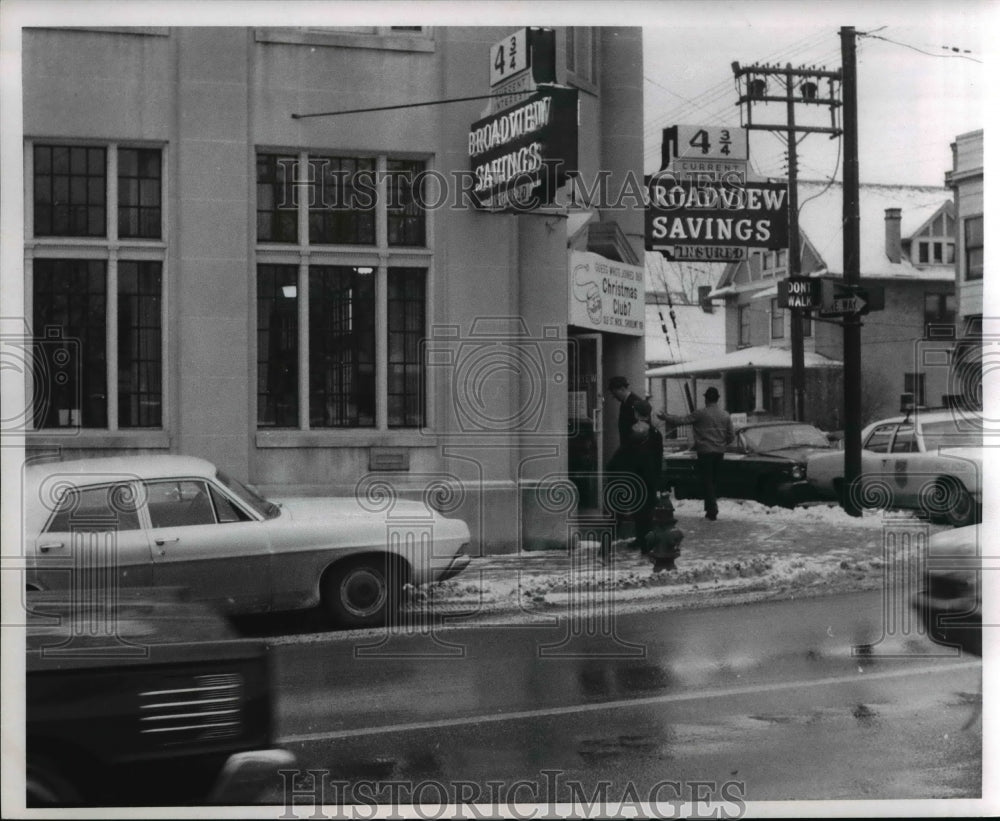 1969 Press Photo Broadview Savings & Loan - cva84841 - Historic Images