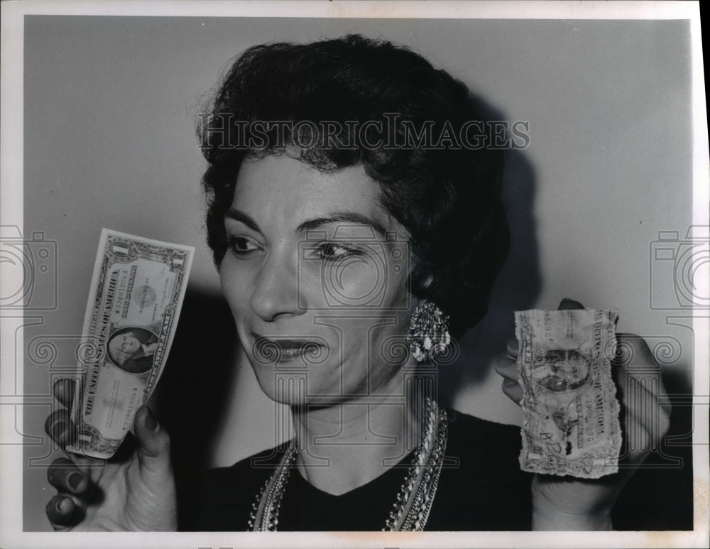 1964 New bills approved by Mrs. M. Jankowski in Federal Reserve Bank - Historic Images