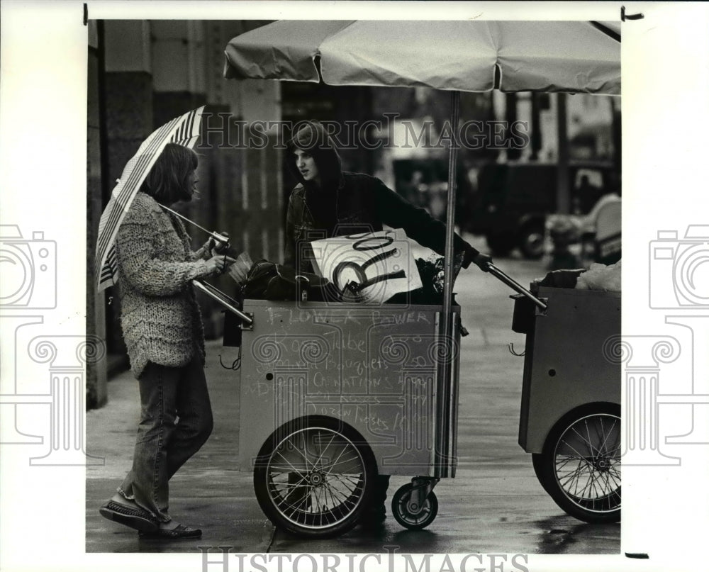 1987 Press Photo Marianne Antonie, flower power carts owner from St. Clair - Historic Images