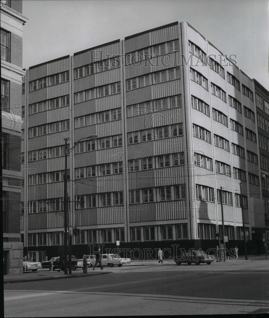 1968 The Mott building in 220 St. Clair Avenue  - Historic Images