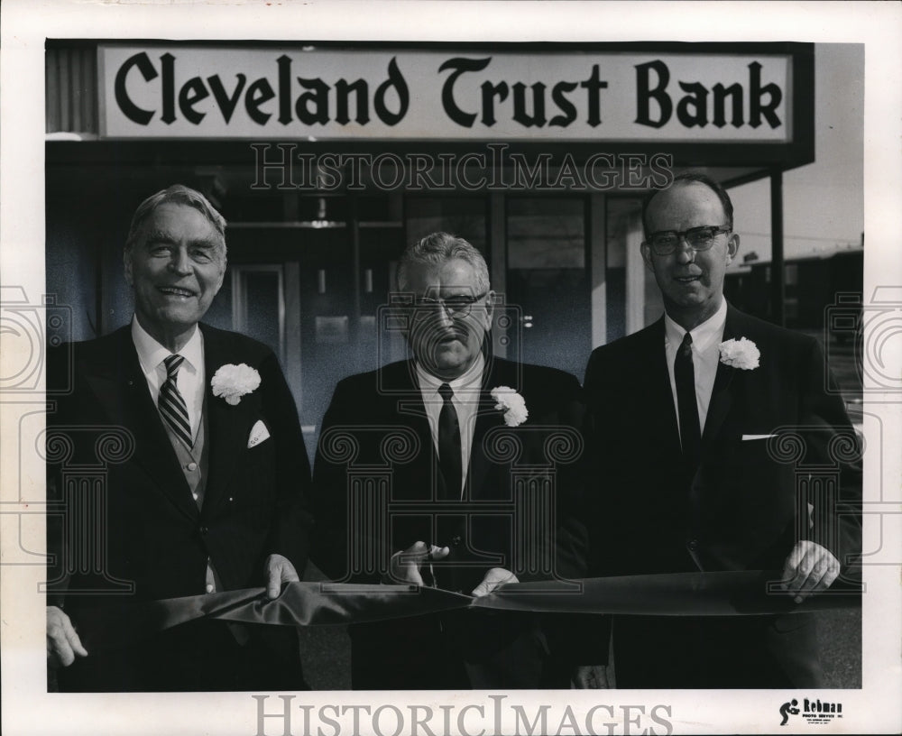 Mayor Schwenk in opening of the 76th branch of Cleveland Trust Co. - Historic Images