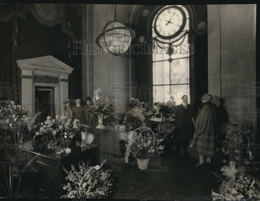 1926 The main floor during the opening of the Central National Bank - Historic Images