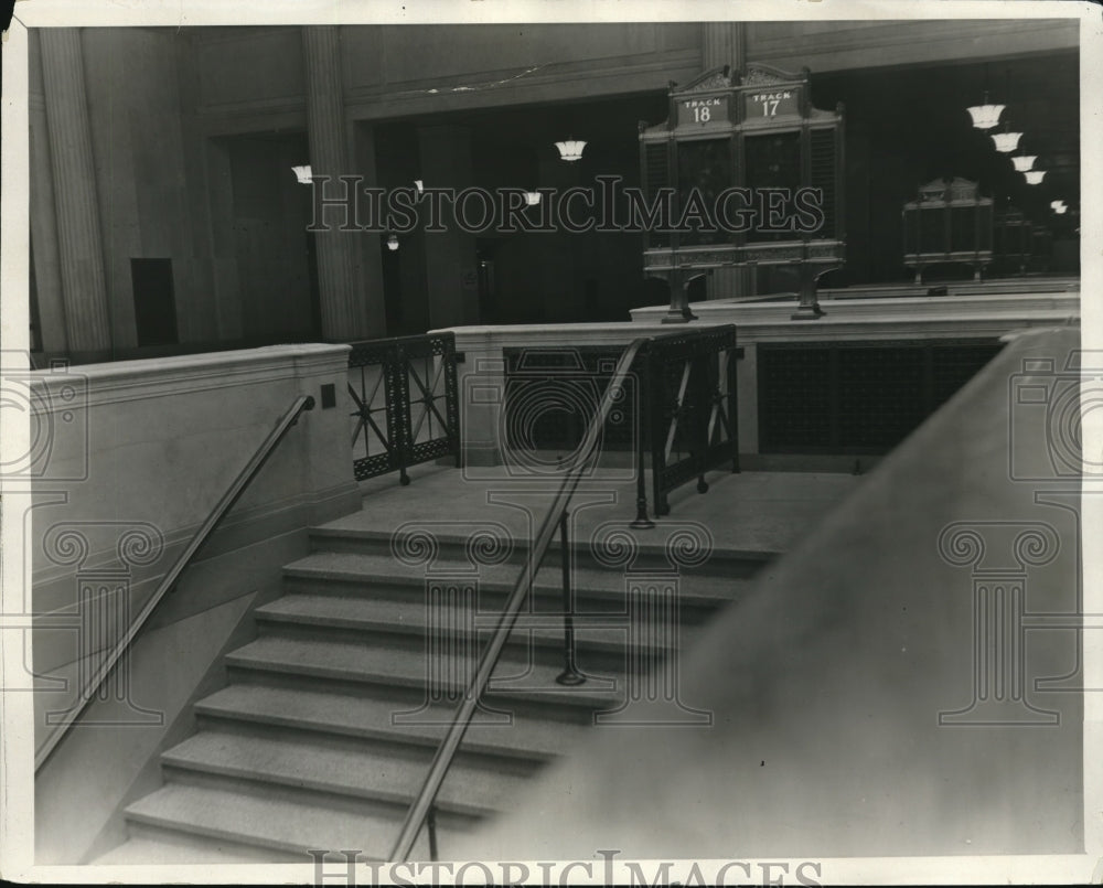 1930 Press Photo Top of stairway leading to trains in new Union Stations - Historic Images