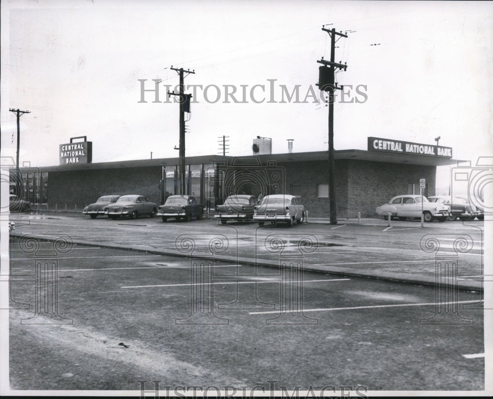 1958 Press Photo The Central National Bank in Brookpark, scene of the robbery - Historic Images