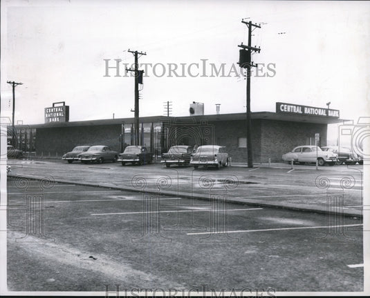 1958 Press Photo The Central National Bank in Brookpark, scene of the robbery - Historic Images