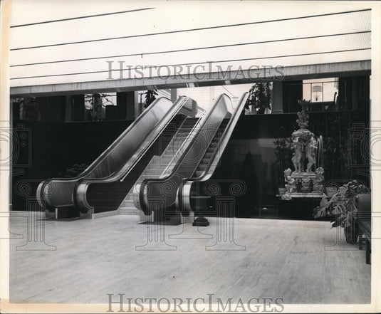 1972 Corridor of Broadview Savings & Loans Office  - Historic Images