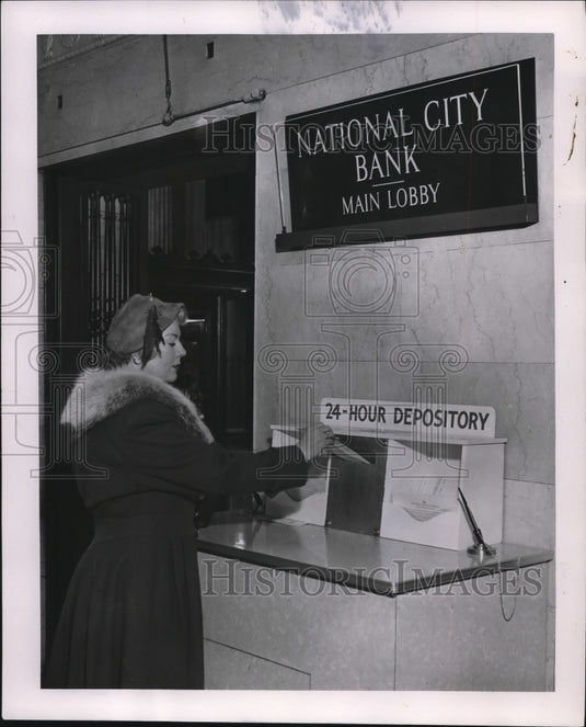 1954 Press Photo The National City Bank's main lobby - cva85642 - Historic Images