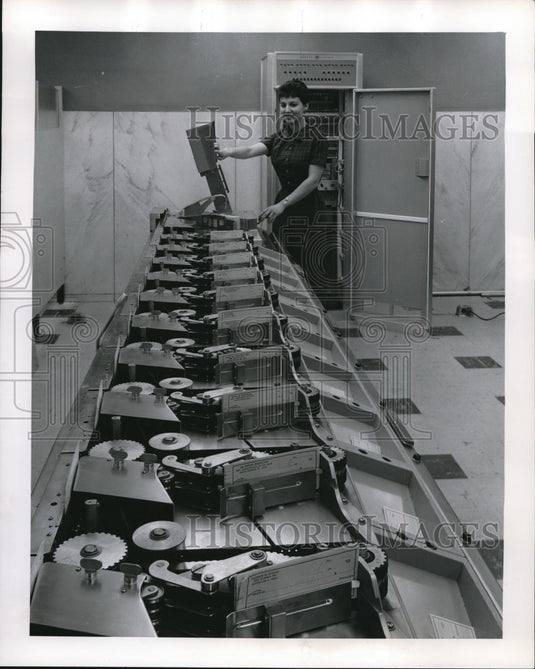 1961 Press Photo The General Electric Sorter Reader installed t Nat'l City Bank - Historic Images