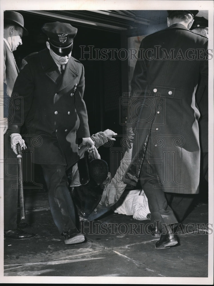 1964 Press Photo Pickets at Board of Education - cva85671 - Historic Images