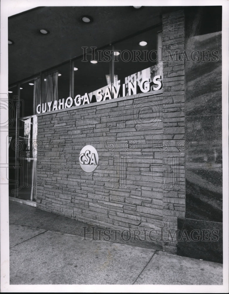 1961 Press Photo Seal on stonewall Cuyahoga Savings Assoc. - cva85808 - Historic Images