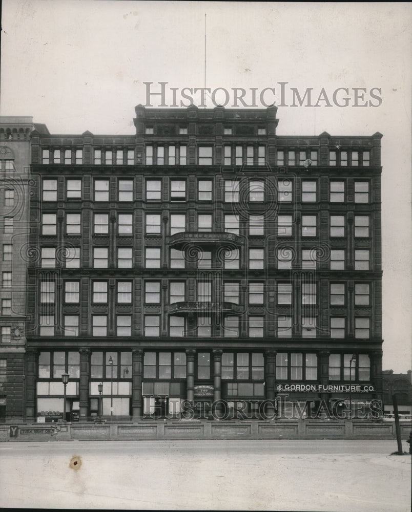 1945 Press Photo Perry Payne Building, historic 9 story structure at Superior - Historic Images