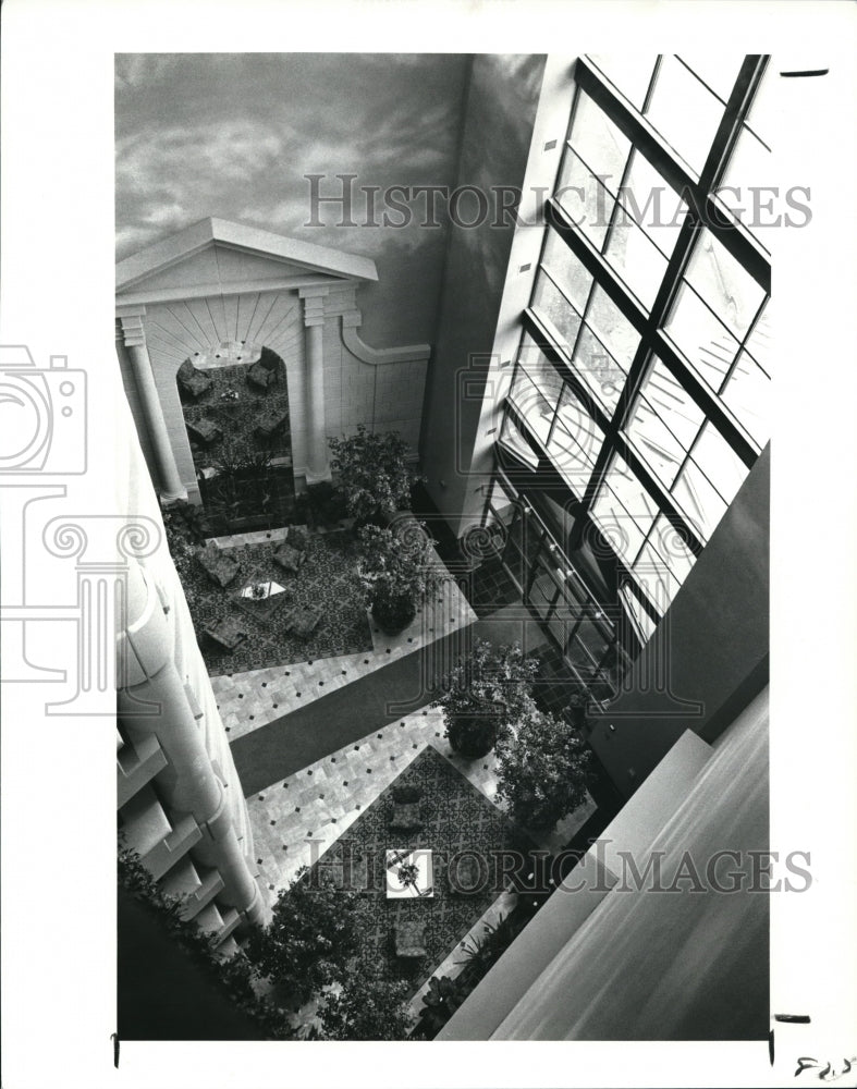 1990 Press Photo Atrium of the 4 seasons III apartments - cva86602 - Historic Images