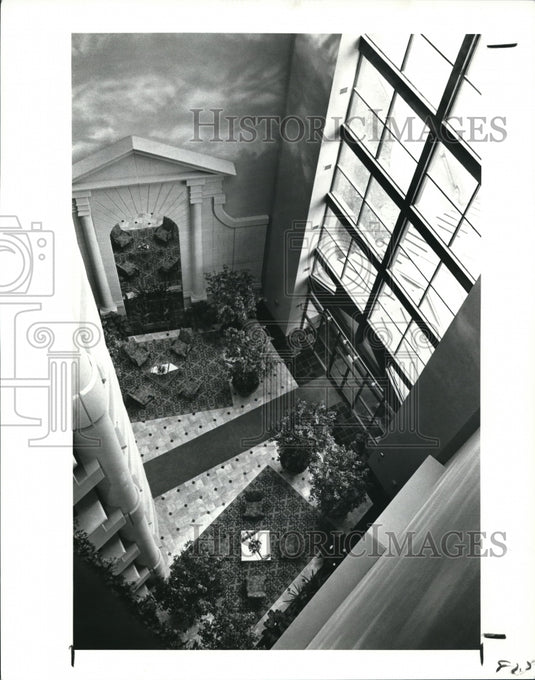 1990 Press Photo Atrium of the 4 seasons III apartments - cva86602 - Historic Images