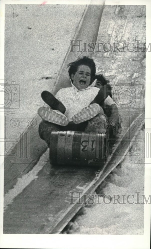 1980 Press Photo The boy and friends enjoys the Christmas vacation at Metro Park - Historic Images