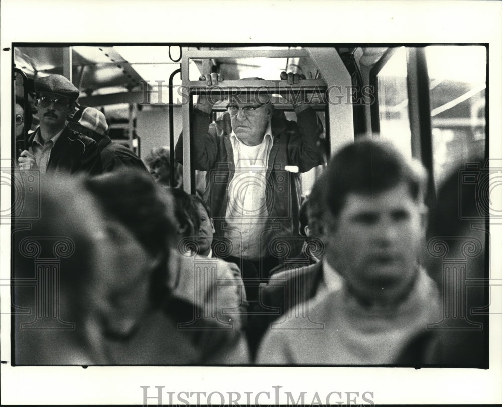 1985 Press Photo Carl Bloom of Euclid, one of the first passengers of the RTA - Historic Images