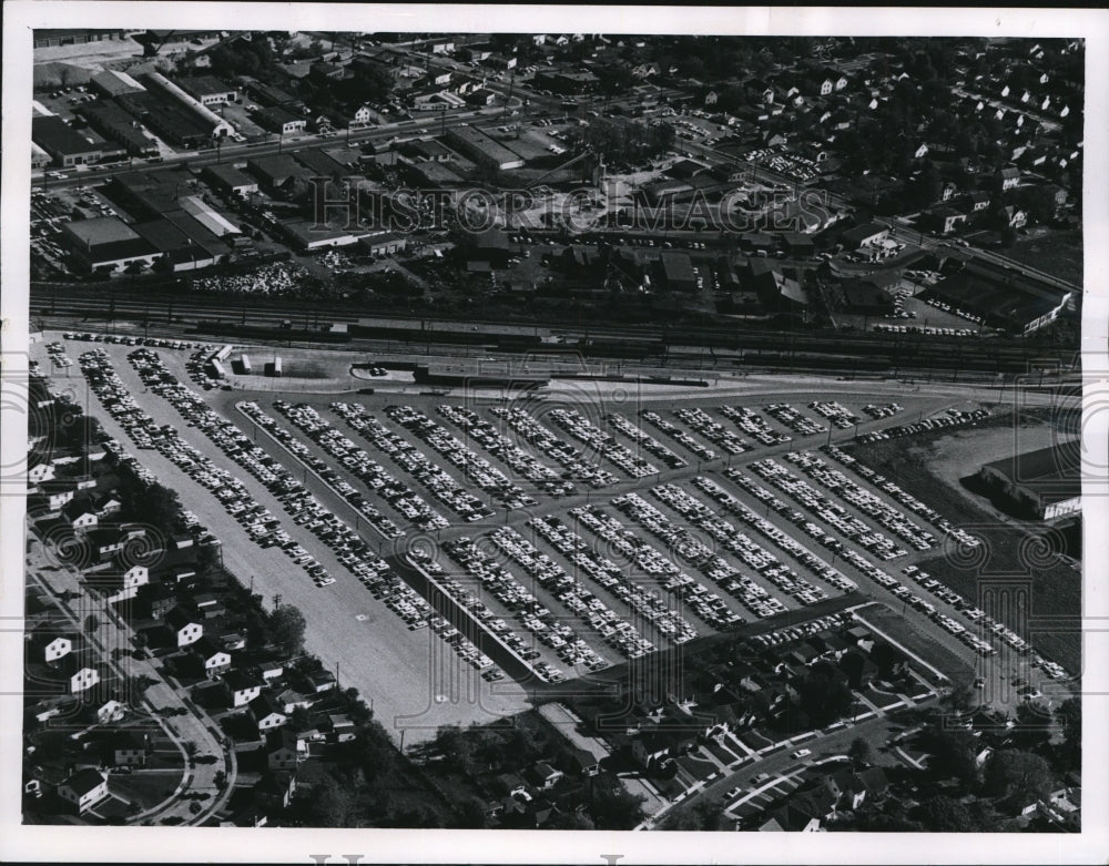 1960 Press Photo The aerial view of West Park Rapid Station&#39;s giant parking lot - Historic Images