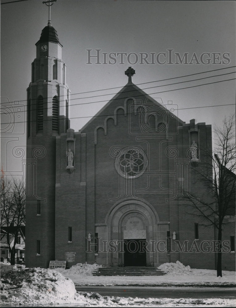 1954 Press Photo Our Lady of Czechotowa Church at Harvard Avenue - cva87070 - Historic Images