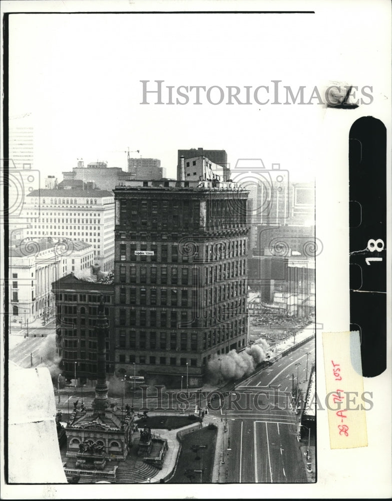 1982 Press Photo Williamson Bldg demolished - Historic Images