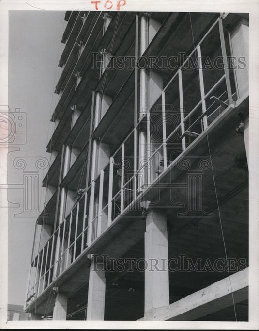 1960 Press Photo Aluminum Frames Used In The Illuminating Ccmpany Building - Historic Images