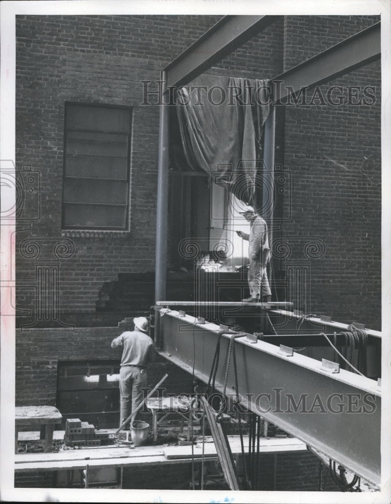 1960 Press Photo Junior B.Hudson, Joseph L. Myers and Pete Mekasa Working - Historic Images