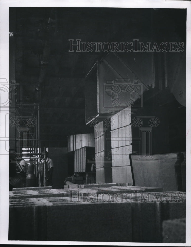 1969 Press Photo The Giant air Duster at the Illuminating Co. Buiilding - Historic Images