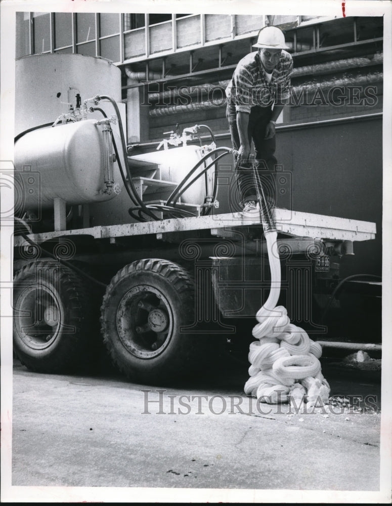 1960 Press Photo The Man on the Truck with a Foam Nozzles - cva87283 - Historic Images