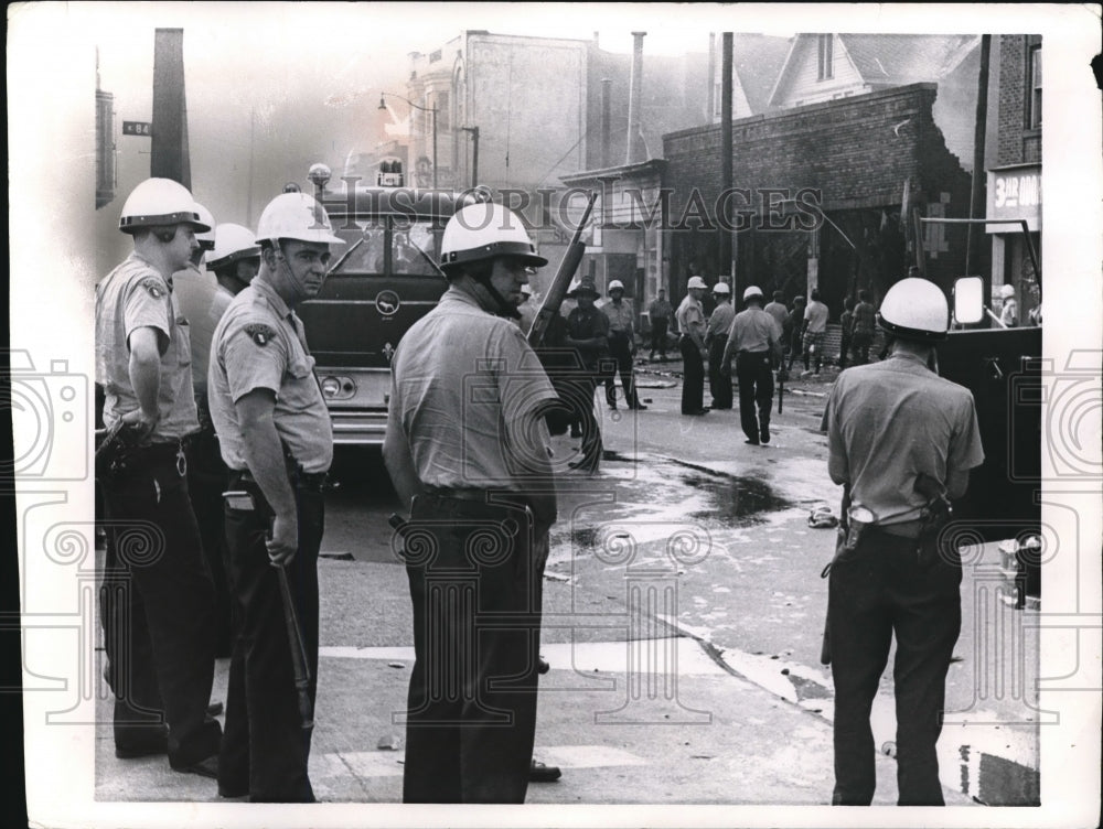 1966 Press Photo Police at Fire scene in Haugh - cva87608 - Historic Images