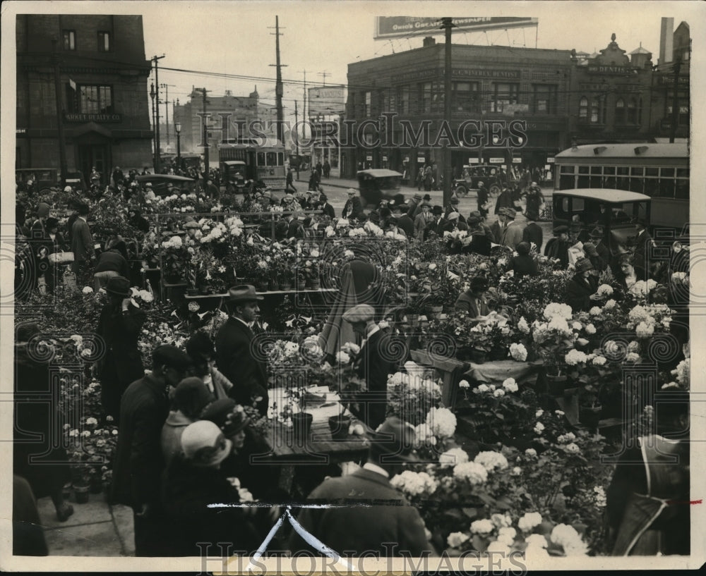 1925 Press Photo A Large Beautiful Display of Easter flowers at West Side Market - Historic Images