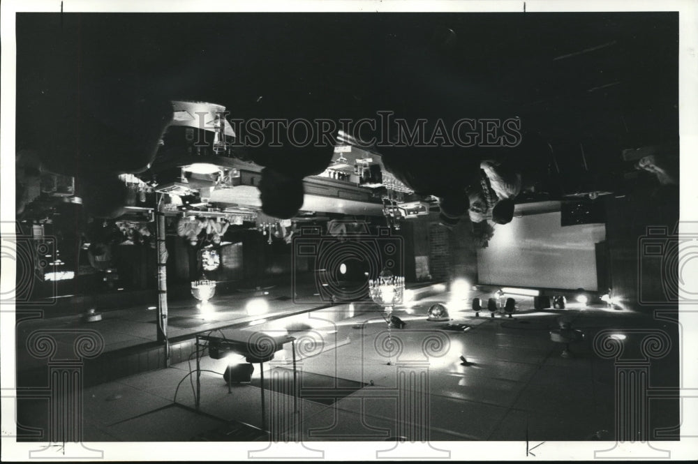 1983 Press Photo Mickey Finn&#39;s in the Flats - Historic Images