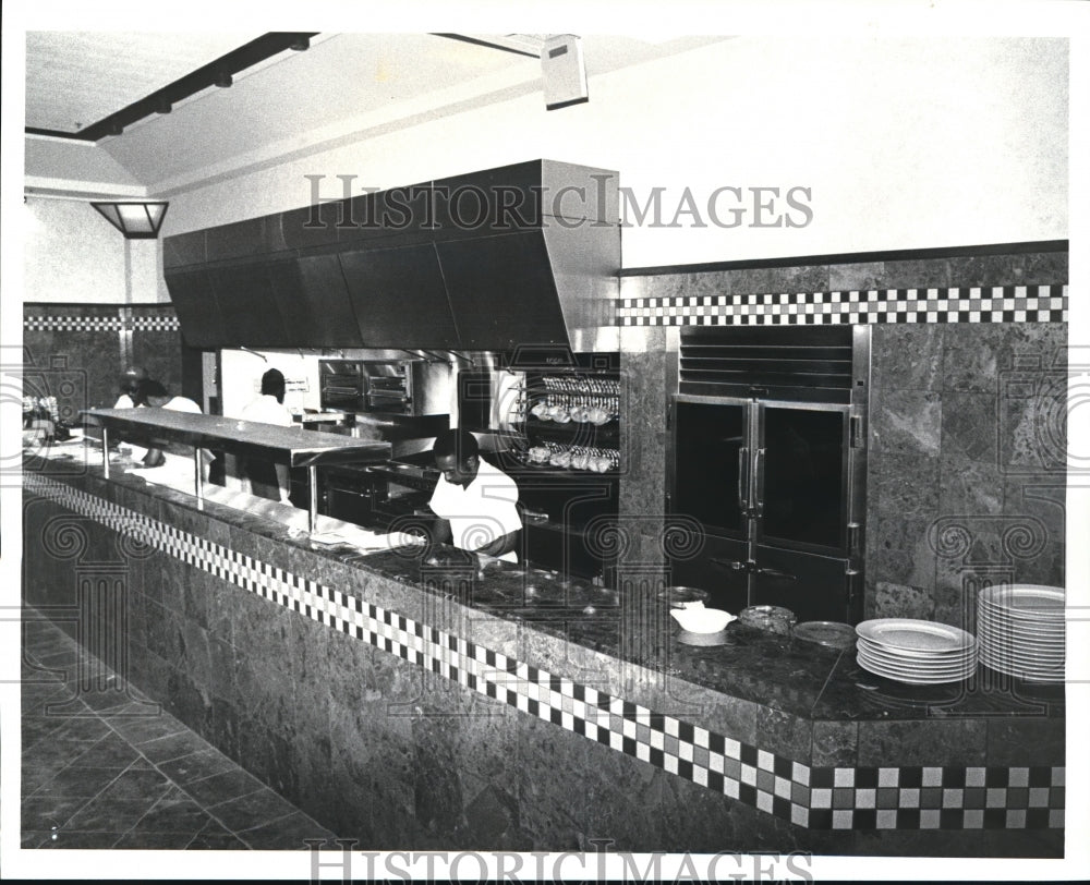 1987 Press Photo The Open Kitchen in the Ninth Street Grill in the Galleria - Historic Images