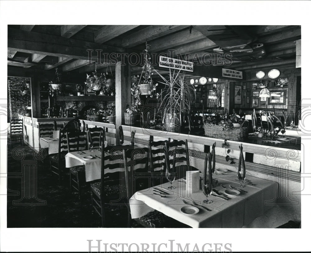 1991 Press Photo 100th Bomb Group Restaurant - cva88054 - Historic Images