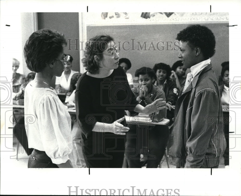 1984 Press Photo Shakespeare Class at Jane Adams School - Historic Images