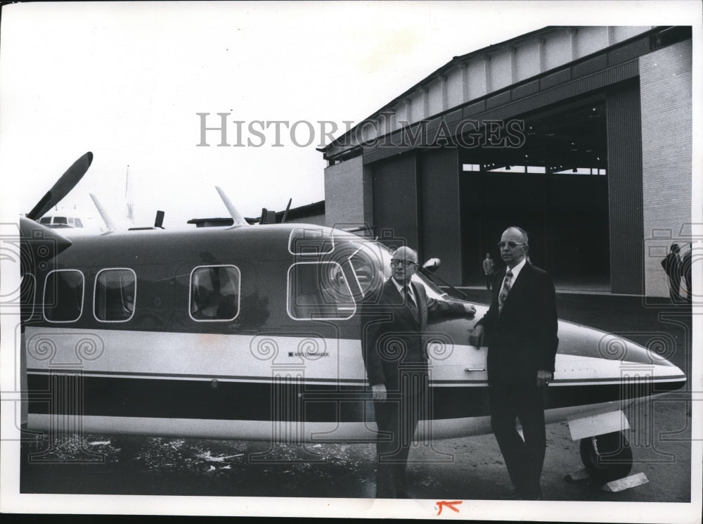 1974 Press Photo Cleveland School Supt Paul W Briggs w/ Donald V Healas-Historic Images