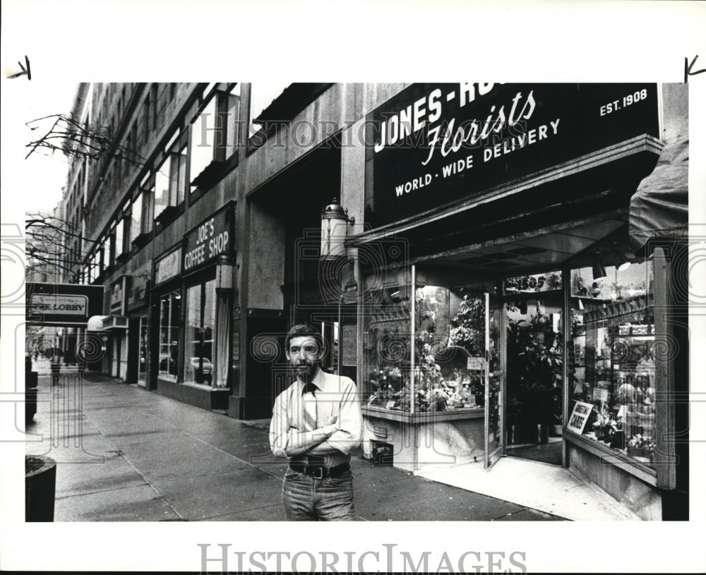 1985 Press Photo Along Sanford Block, Florist Playhouse Square - Historic Images