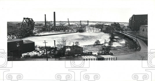 1980 Press Photo The Riverfront from Superior Bridge - Historic Images
