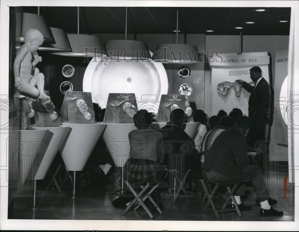 1964 Press Photo The junior high school students at the Cleveland Health Museum - Historic Images