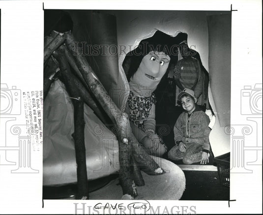 1988 Press Photo Kids Cave at Cleveland Health Educational Museum. - Historic Images