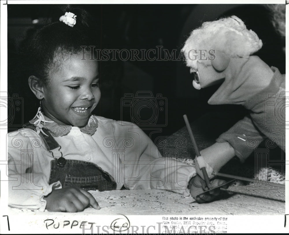 1989 Press Photo Ashley Durrah of Cleveland at Cleveland Health Education Museum - Historic Images