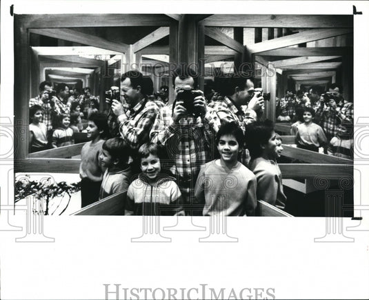 1987 Press Photo Greg Dirk and Sons at Cleveland Health & Education Museum - Historic Images