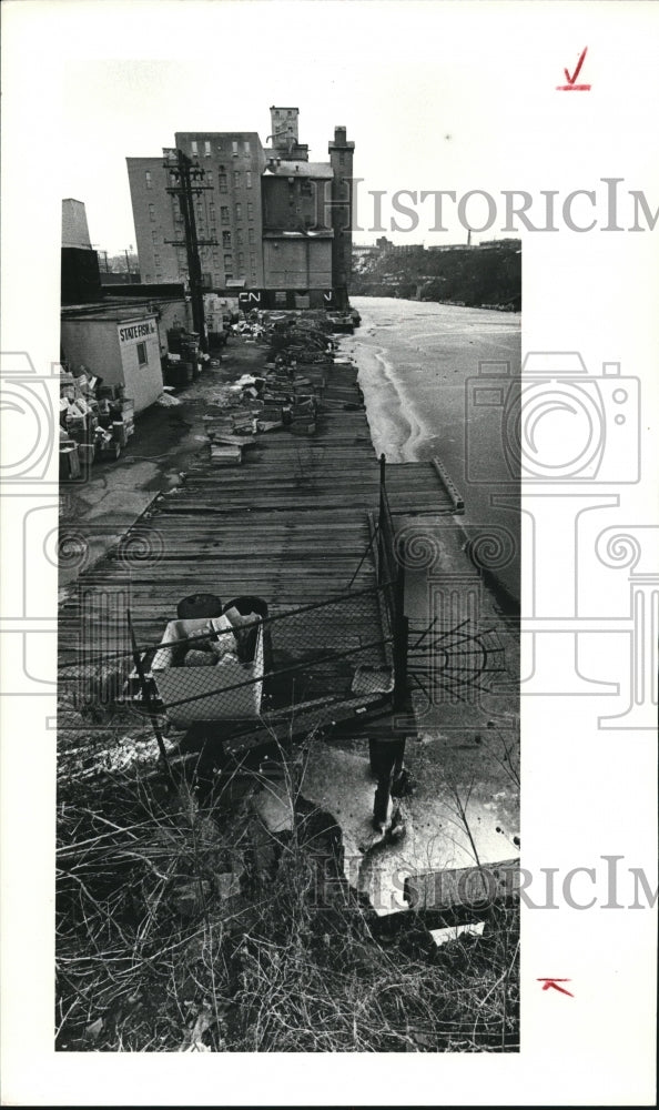 1979 Press Photo Riverfront from Center Avenue bridge in the flats - cva88506-Historic Images