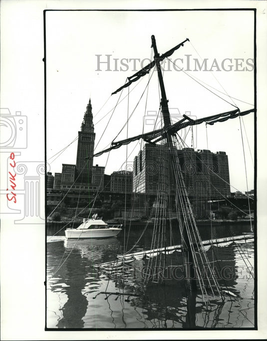 1984 Press Photo Sunken Ship at Colision Bend, Cuyahoga River - Historic Images