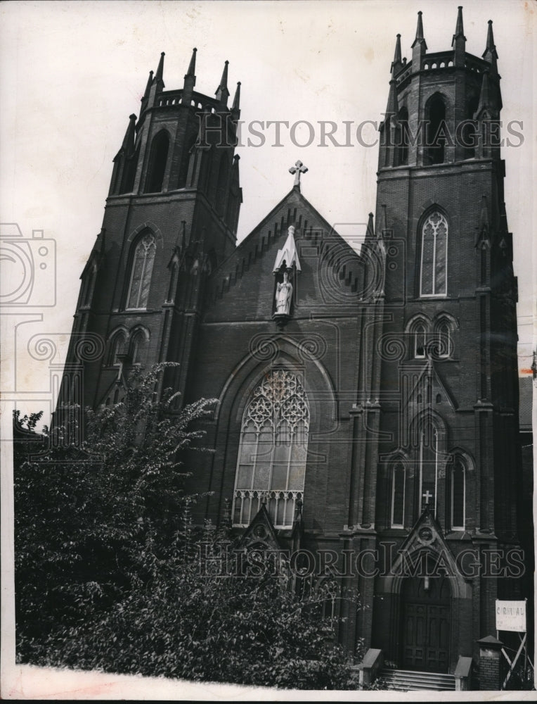 1949 Press Photo St.Stanislaus Church Center at E65 & Foreman Avenue - cva88534 - Historic Images