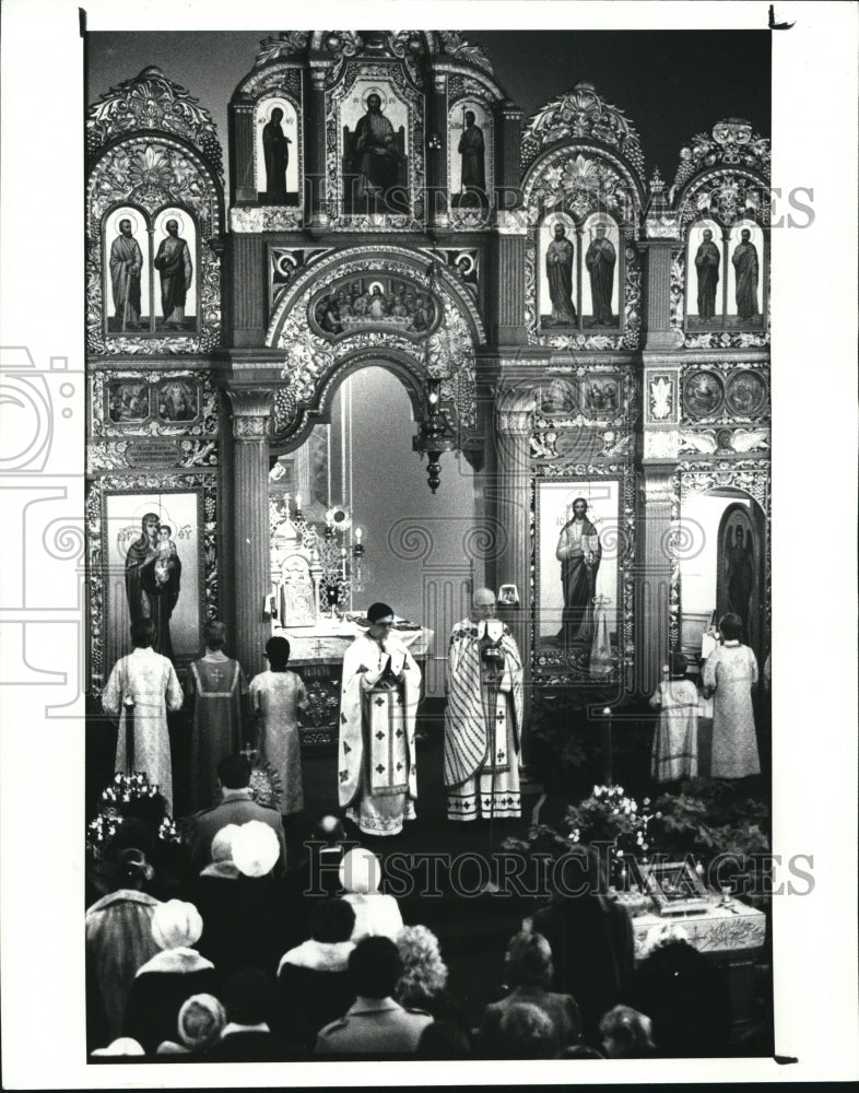 1988 Press Photo Christmas Service at St. Vladimir&#39;s Orthodox Church - Historic Images