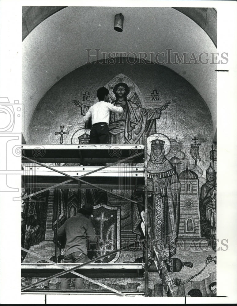 1988 Press Photo Work being done on new mosaic mural at St. Vladimir&#39;s Cathedral - Historic Images