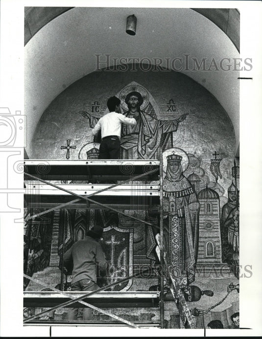 1988 Press Photo Work being done on new mosaic mural at St. Vladimir's Cathedral - Historic Images